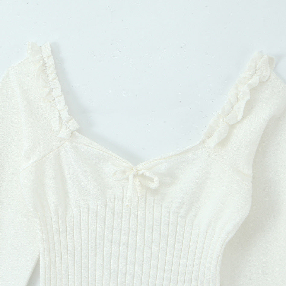 Sweter z falbankami i kwadratowym dekoltem